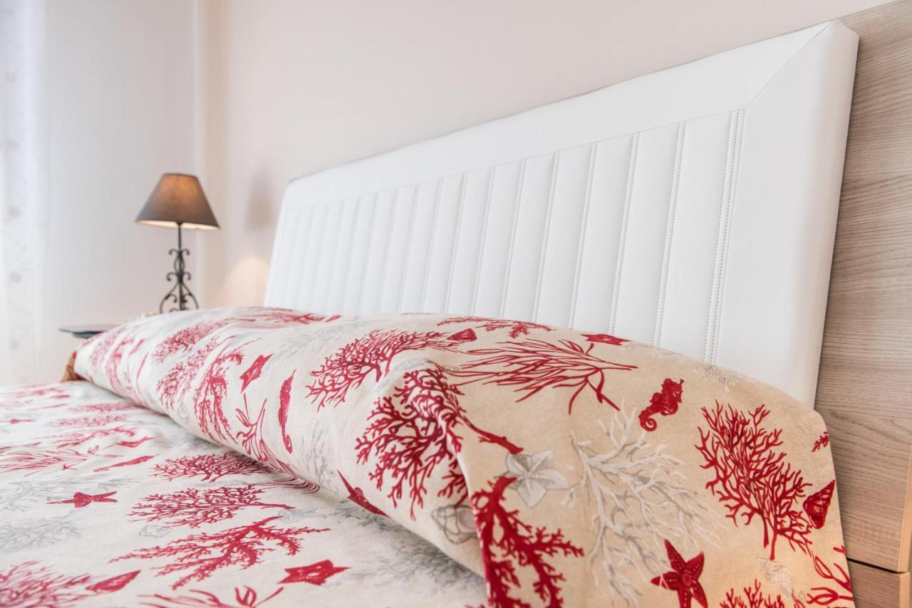 La Castellese Bed & Breakfast Aci Castello Bagian luar foto